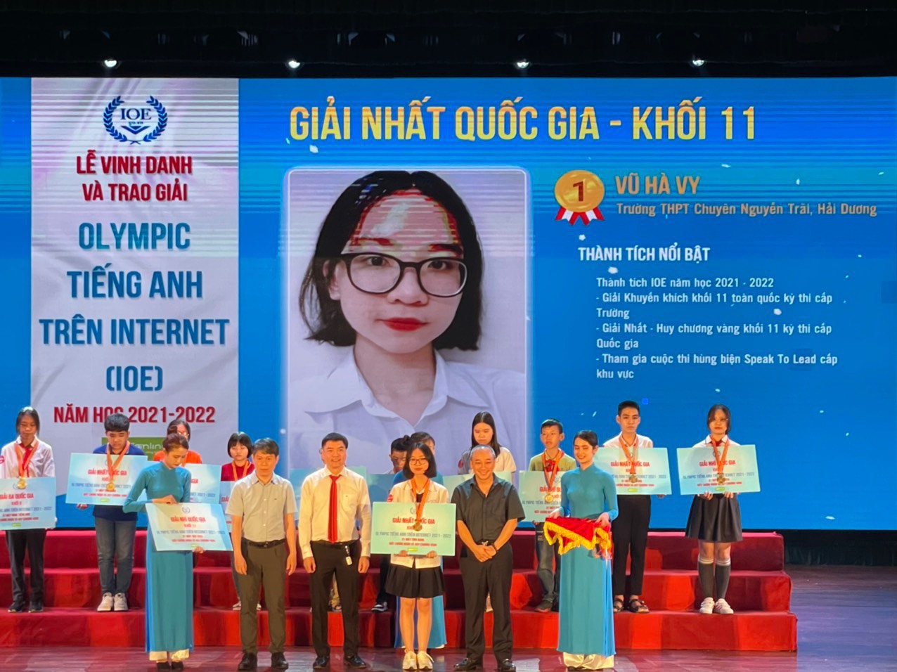 51 học sinh chuyên Nguyễn Trãi đạt giải IOE cấp quốc gia.